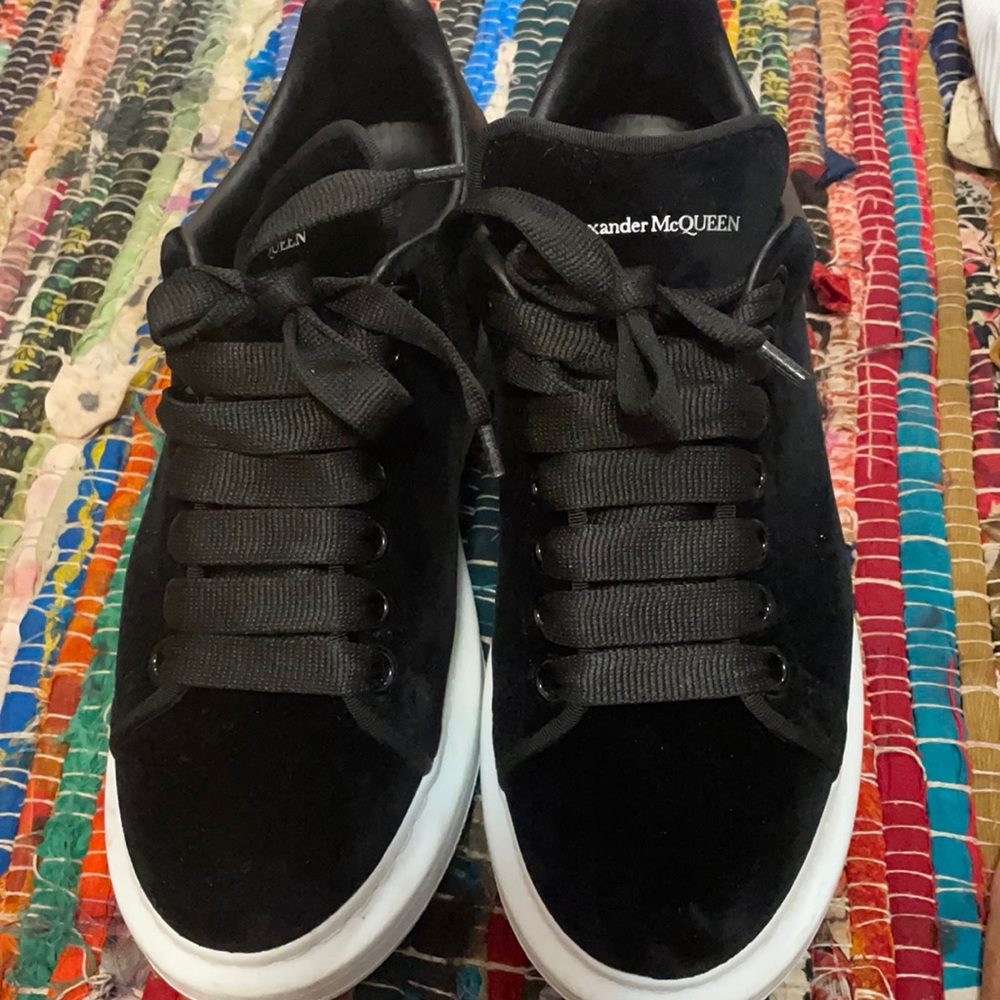 AUTHENTIC ALEXANDER MCQUEENS